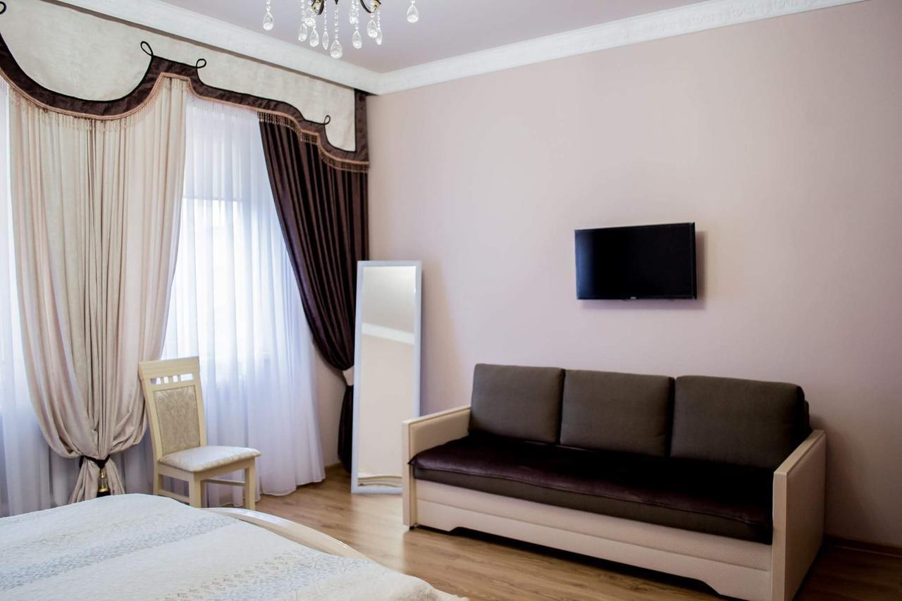 Hotel Beauty Complex à Berehove  Extérieur photo