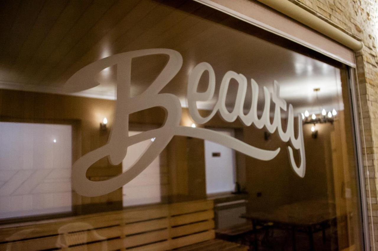 Hotel Beauty Complex à Berehove  Extérieur photo